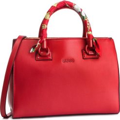 Torebka LIU JO - M Satchel Zip A19093 E0040 Chili Pepper 91761. Czerwone torebki klasyczne damskie Liu Jo, bez wzorów, ze skóry ekologicznej, klasyczne, bez dodatków. W wyprzedaży za 419,00 zł.