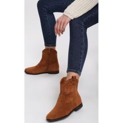 Camelowe Botki Duoki. Brązowe koturny damskie Renee, z okrągłym noskiem, za kostkę, bez obcasa, na płaskiej podeszwie, na zamek. Za 149,99 zł.