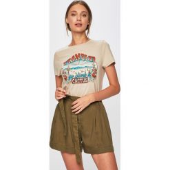 Wrangler - Top. Brązowe bluzki damskie marki Wrangler, s, z nadrukiem, z bawełny, casualowe, z okrągłym kołnierzem, z krótkim rękawem. Za 119,90 zł.