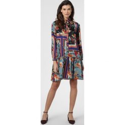 Apriori - Sukienka damska, niebieski. Niebieskie sukienki damskie Apriori, z nadrukiem, z satyny, bez kołnierzyka, bez rękawów. Za 379,95 zł.