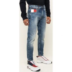 Jeansy Tapered Fit Tommy Jeans Tj 1988 Relaxed DM0DM07489. Niebieskie jeansy męskie Tommy Jeans, m, bez wzorów, z jeansu. W wyprzedaży za 379,00 zł.