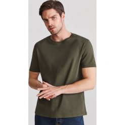 Gładki T-shirt basic - Zielony. Zielone t-shirty damskie Reserved, s, bez wzorów, bez kołnierzyka. Za 49,99 zł.