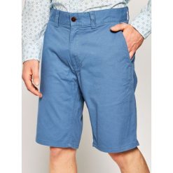 Szorty materiałowe Tommy Jeans Dobby Chino DM0DM07940. Zielone spodenki i szorty męskie Tommy Jeans, m, bez wzorów, z elastanu. W wyprzedaży za 239,00 zł.