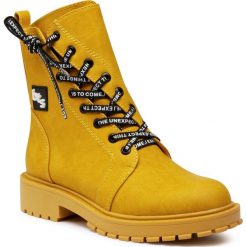 Trapery BETSY - 908060/03-04G Yellow. Żółte trapery damskie Betsy, ze skóry ekologicznej, bez obcasa, bez zapięcia. Za 289,00 zł.