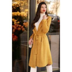 Płaszcz MOARA MUSTARD. Żółte kurtki damskie IVET, bez wzorów, długie. W wyprzedaży za 129,00 zł.