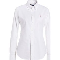 Polo Ralph Lauren HARPER CUSTOM FIT Koszula white. Białe koszulki damskie polo Polo Ralph Lauren, xl, bez wzorów, z bawełny, polo, bez rękawów. Za 439,00 zł.