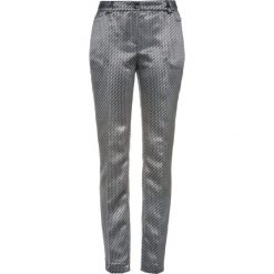 Spodnie bonprix szary metaliczny. Szare spodnie damskie bonprix. Za 109,99 zł.