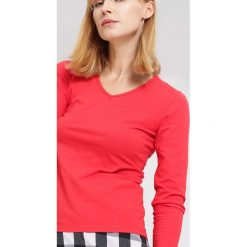 Czerwona Bluzka Laxity. Czerwone bluzki damskie marki other, xl, bez wzorów, klasyczne, z klasycznym kołnierzykiem, z długim rękawem. Za 24,99 zł.