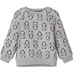 Bluza "Somil" w kolorze szarym. Szare bluzy niemowlęce name it boys, bez wzorów, bez rękawów, bez kaptura. W wyprzedaży za 42,95 zł.