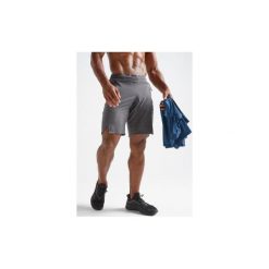 Spodenki fitness kardio męskie FST 900 szare. Szare spodenki sportowe męskie DOMYOS, m, bez wzorów, z elastanu, na fitness i siłownię. Za 99,99 zł.