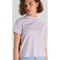 Koszulka basic turtle neck - Fioletowy. Fioletowe koszulki damskie Cropp, s. W wyprzedaży za 9,99 zł.