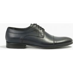 Półbuty wizytowe granatowe Fausto. Niebieskie buty wizytowe męskie Badura, bez wzorów, wizytowe, bez zapięcia. Za 295,99 zł.