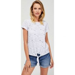 T-shirt z wiązaniem. Czarne bluzki damskie Moodo, l, w paski, z bawełny, klasyczne, z okrągłym kołnierzem, z krótkim rękawem. Za 39,99 zł.