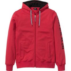 Bluza rozpinana z kapturem bonprix czerwony. Czerwone bluzy męskie bonprix, m, z nadrukiem, sportowe, z kapturem, bez rękawów, z kapturem. Za 89,99 zł.