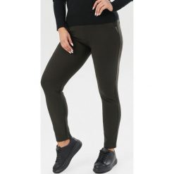 Ciemnozielone Spodnie Dreneth. Zielone spodnie damskie Born2be, xl, bez wzorów, z tkaniny. Za 79,99 zł.