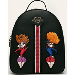 Love Moschino - Plecak. Czarne plecaki damskie Love Moschino, z nadrukiem, ze skóry. W wyprzedaży za 999,90 zł.