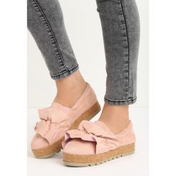 Różowe Slip On Dishonest. Czerwone trampki damskie slip on Born2be, z materiału. Za 39,99 zł.