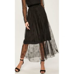 Answear - Spódnica. Czarne spódniczki damskie ANSWEAR, na co dzień, s, w grochy, z tkaniny, casualowe, midi, rozkloszowane. W wyprzedaży za 79,90 zł.