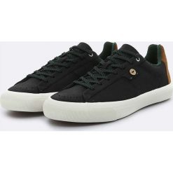 Skórzane sneakersy w kolorze czarnym. Czarne trampki męskie Faguo, z okrągłym noskiem, na sznurówki. W wyprzedaży za 171,95 zł.