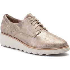 Oxfordy CLARKS - Sharon Crystal 261400714 Pewter. Szare półbuty damskie Clarks, bez obcasa, na koturnie, bez zapięcia. Za 349,00 zł.