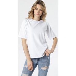 Biały T-shirt Crialacia. Białe bluzki damskie Born2be, s, bez wzorów, z dzianiny, z okrągłym kołnierzem, bez rękawów. Za 54,99 zł.