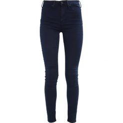 Lee SKYLER Jeans Skinny Fit blue/black. Czarne rurki damskie Lee. W wyprzedaży za 223,30 zł.