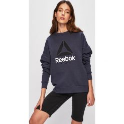 Reebok - Bluza. Niebieskie bluzy damskie Reebok, s, z nadrukiem, z elastanu, bez rękawów, bez kaptura. W wyprzedaży za 139,90 zł.