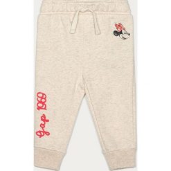 GAP - Spodnie dziecięce 80-110 cm. Białe spodnie dziewczęce GAP, z nadrukiem, z bawełny. Za 99,90 zł.