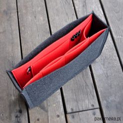 Torebki klasyczne damskie: Filcowy organizer do torebki – czerwone wnętrze