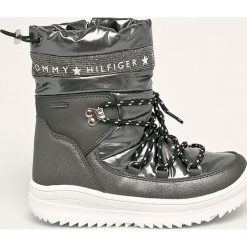 Tommy Hilfiger - Śniegowce dziecięce. Szare śniegowce dziewczęce TOMMY HILFIGER, z okrągłym noskiem, bez zapięcia. W wyprzedaży za 369,90 zł.