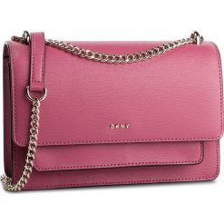 Torebka DKNY - R91E3A90 Pnk. Różowe torebki klasyczne damskie DKNY, bez wzorów, ze skóry, eleganckie, bez dodatków. Za 849,00 zł.