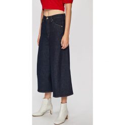 Levi's - Jeansy. Niebieskie jeansy damskie Levi's®, s, z podwyższonym stanem. W wyprzedaży za 319,90 zł.