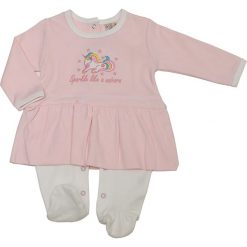 Śpioszki "Unicorn" w kolorze jasnoróżowym. Różowe śpiochy niemowlęce Just Too Cute, z aplikacjami, z bawełny. W wyprzedaży za 42,95 zł.