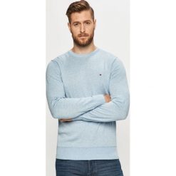Tommy Hilfiger - Sweter. Niebieskie swetry męskie TOMMY HILFIGER, s, bez wzorów, z jedwabiu, z okrągłym kołnierzem, bez kaptura. W wyprzedaży za 399,90 zł.