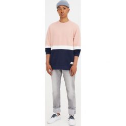 Lekka bawełniana bluza z trzema panelami. Czerwone bluzy męskie rozpinane marki Pull&Bear, m, z bawełny. Za 48,90 zł.