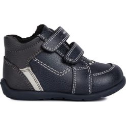 Geox buty chłopięce za kostkę Elthan 24 ciemny niebieski. Niebieskie buty chłopięce zimowe Geox, za kostkę, bez zapięcia. Za 179,00 zł.