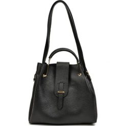 Skórzana torebka w kolorze czarnym - (S)36 x (W)30,5 x (G)15 cm. Czarne torebki klasyczne damskie Black Friday Bags, w paski, ze skóry, przez ramię, bez dodatków. W wyprzedaży za 279,95 zł.