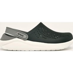 Crocs - Klapki. Czarne klapki damskie Crocs, bez wzorów, z materiału, bez obcasa, na obcasie. Za 239,90 zł.