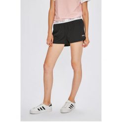 Spodenki sportowe męskie: Fila – Szorty