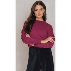 Therese Lindgren Top Josefine - Red. Czerwone topy damskie Therese Lindgren, bez wzorów, z bawełny, z okrągłym kołnierzem. Za 161,95 zł.