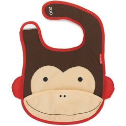 Śliniaczek "Zoo Bib - Monkey" w kolorze brązowo-czerwonym - (D)22 x (S)21 cm. Czerwone śliniaki Skip Hop, z aplikacjami. W wyprzedaży za 32,95 zł.