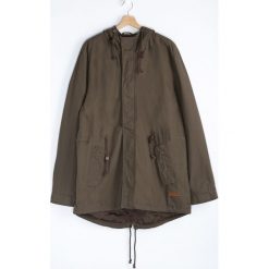 Brązowa Kurtka Yet Here. Czarne kurtki męskie marki Born2be, m, z nadrukiem, z dresówki, z kapturem. Za 129,99 zł.