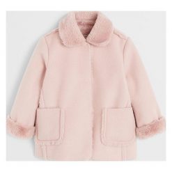 Mango Kids - Płaszcz dziecięcy Laura 80-104 cm. Różowe kurtki dziewczęce Mango Kids, bez wzorów, z poliesteru, bez kaptura. W wyprzedaży za 99,90 zł.