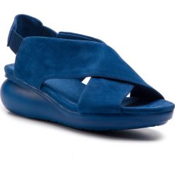 Sandały CAMPER - Balloon K200066-028 Blue. Niebieskie klapki damskie Camper, bez wzorów, ze skóry, bez obcasa, na obcasie. W wyprzedaży za 389,00 zł.