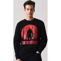 Bluza Wiedźmin -. Bluzy męskie Cropp, s, bez wzorów, bez kołnierzyka, bez rękawów, bez kaptura. Za 89,99 zł.