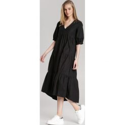 Czarna Sukienka Schuyler. Czarne sukienki damskie Renee, s, krótkie, midi, rozkloszowane. Za 149,99 zł.