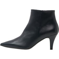 Brenda Zaro BENETTBO Ankle boot bali. Niebieskie botki damskie skórzane Brenda Zaro. Za 549,00 zł.