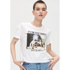 Koszulka Rick and Morty - Biały. Białe koszulki damskie Cropp, s. Za 49,99 zł.