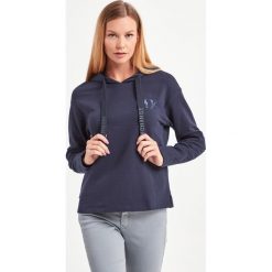 BLUZA Armani Exchange. Bluzy damskie Armani Exchange, s, z nadrukiem, z bawełny, bez rękawów, z kapturem. Za 529,00 zł.