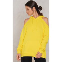 Bluzy damskie: NA-KD Bluza z kapturem i wycięciami na ramionach – Yellow